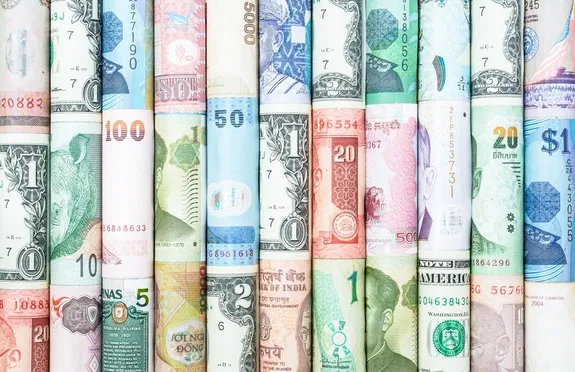 قیمت دلار، قیمت یورو و قیمت پوند پنجشنبه ۷ اردیبهشت ۱۴۰۲ + جدول