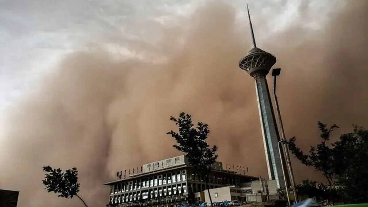 باد شدید و گرد و خاک در راه تهران