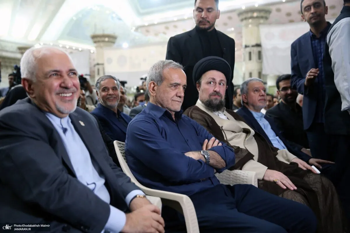 مسعود پزشکیان در کنار حسن خمینی