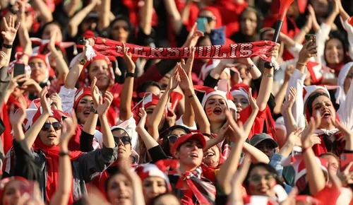 زنان پرسپولیسی روی سکو&zwnj;های آزادی آماده جشن قهرمانی!