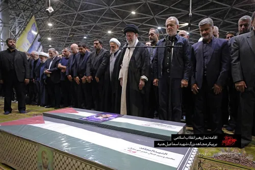 اقامه نماز رهبر انقلاب بر پیکر رئیس جمهور و همراهان + فیلم
