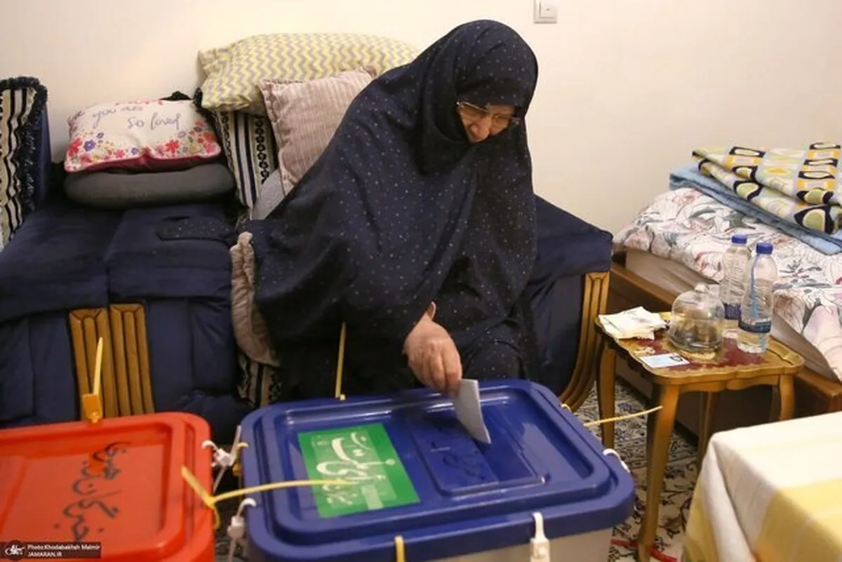 دختران و عروس امام (ره) در انتخابات شرکت کردند
