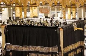 پرده کعبه چطور عوض می‌شود؟