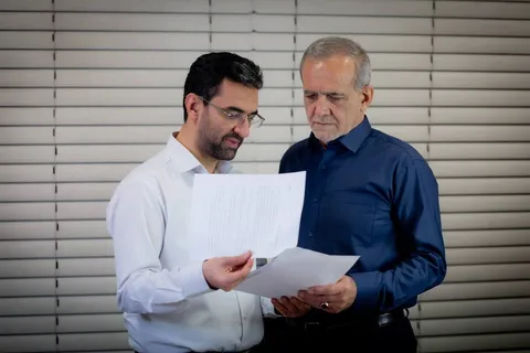 آذری جهرمی: ‏امشب دو فوتبال مهم پخش می‌شود، لطفا پیش از ۱۹:۳۰ رای بدهید