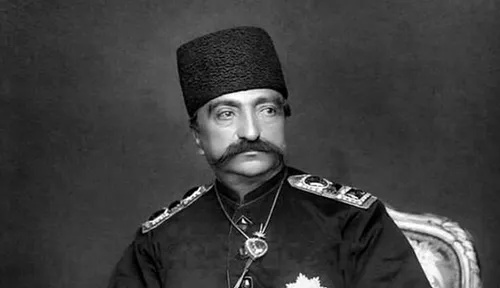 عکسی متفاوت از ناطق نوری بر مزار شجریان