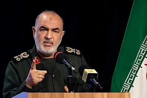 رونمایی سرلشکر سلامی از پایگاه زیرزمینی نیروی دریایی سپاه