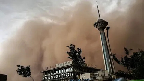باد شدید و گرد و خاک در راه تهران