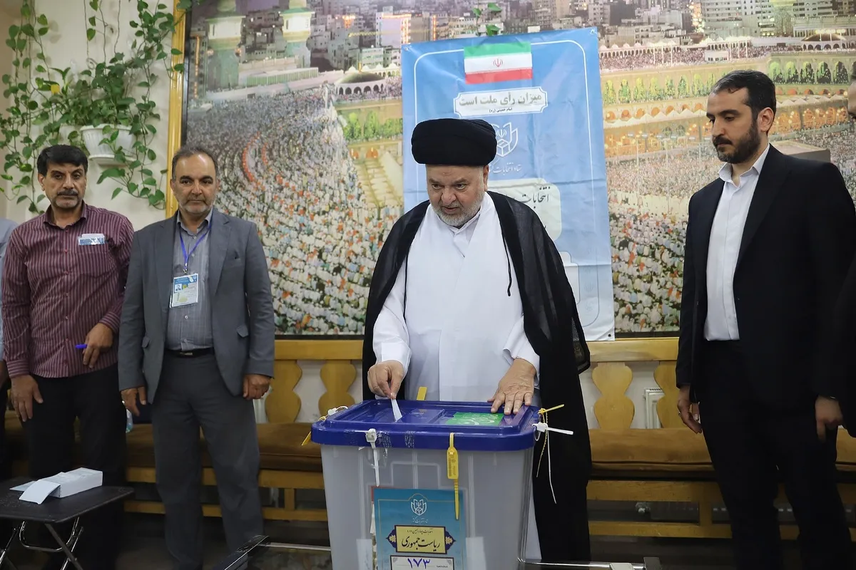 نماینده آیت‌الله سیستانی رأی خود را به صندوق انداخت