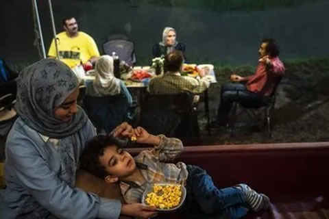 سارای سریال پایتخت کنار همسرش
