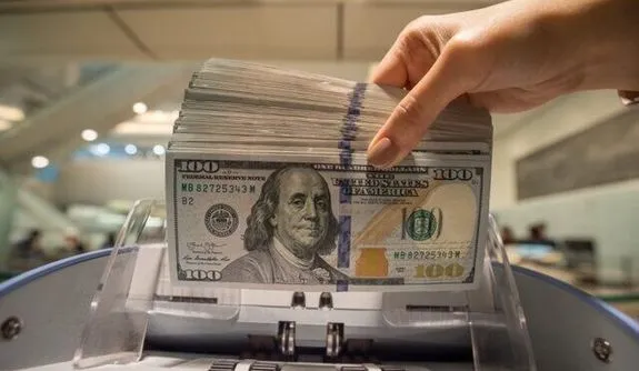 کاهش ۳۰۰۰ تومانی نرخ دلار با گذشت ۴ ساعت از آغاز معاملات