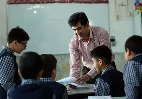 آیین‌نامه جدید رتبه‌بندی معلمان تدوین شد؛ ارزیابی عملکرد معلم در طول سال تحصیلی