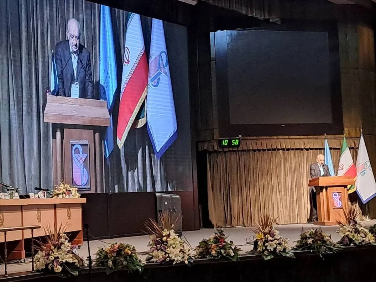 یکی از وظایف انجمن چشم پزشکی ایران، بروزرسانی دانش چشم است