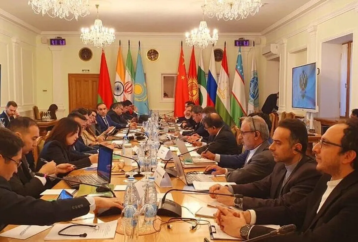 اجلاس نخست وزیران شانگهای با حضور محمدرضا عارف