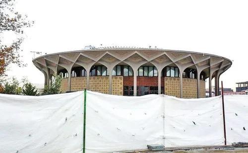گشت و گذاری در تئاتر شهر ۵۲ ساله