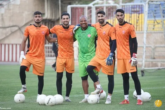 سبک جدید آمادگی مربی دروازه‌بانان پرسپولیس