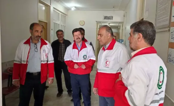 امدادگر داوطلب هلال احمر، کیف طلا و پول را به صاحبش برگرداند
