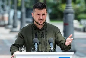 تیک‌های عجیب زلنسکی در حین سخنرانی سوژه شد!