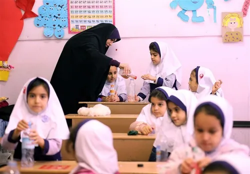 مدارس دولتی عادی هنگام ثبت&zwnj;نام از والدین می&zwnj;توانند درخواست پول کنند؟