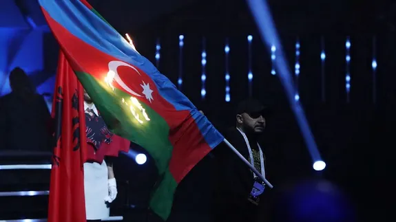 به آتش کشیدن پرچم جمهوری آذربایجان در ارمنستان