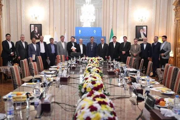 برگزاری نشست هم اندیشی اعضای شورای هماهنگی بانک های دولتی با رئیس هیات عامل صندوق توسعه ملی