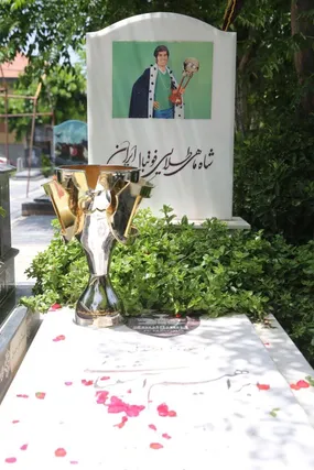 جام قهرمانی پرسپولیس برمزار پیشکسوتان فقید