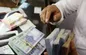 عقب نشینی قیمت دلار در بازار آزاد