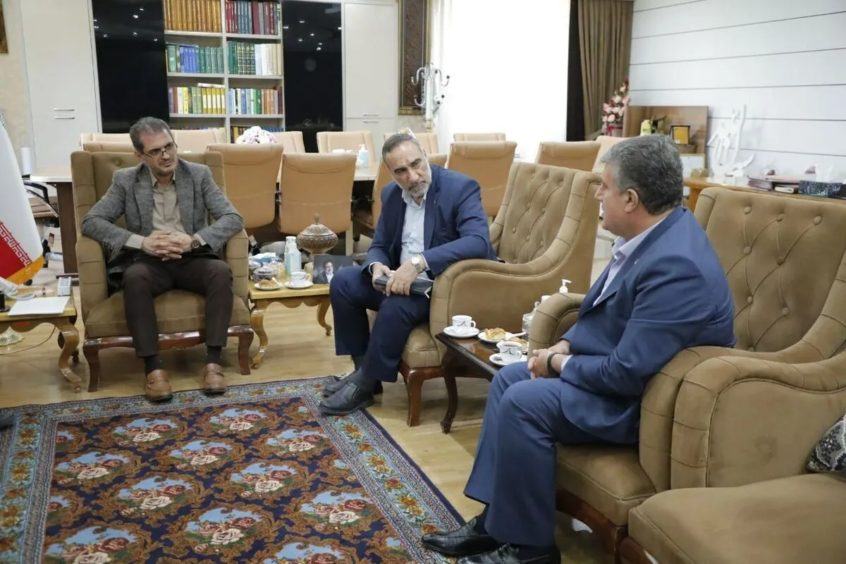 شاخص‌های زیرساختی ارتباطات در این منطقه از میانگین‌کشوری بالاتر است