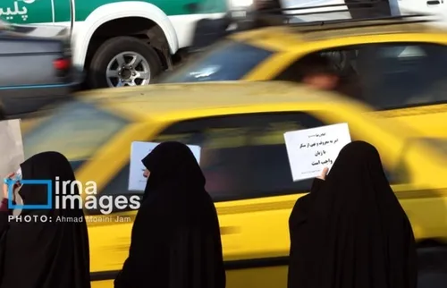 لحظات جمع آوری متحصصین مقابل مجلس توسط پلیس