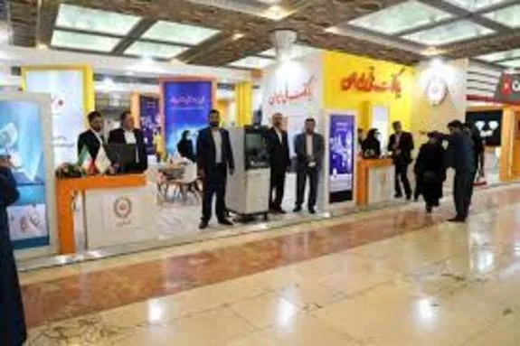 بازدید عضو هیات مدیره بانک ملی ایران از غرفه بانک در نمایشگاه کتاب