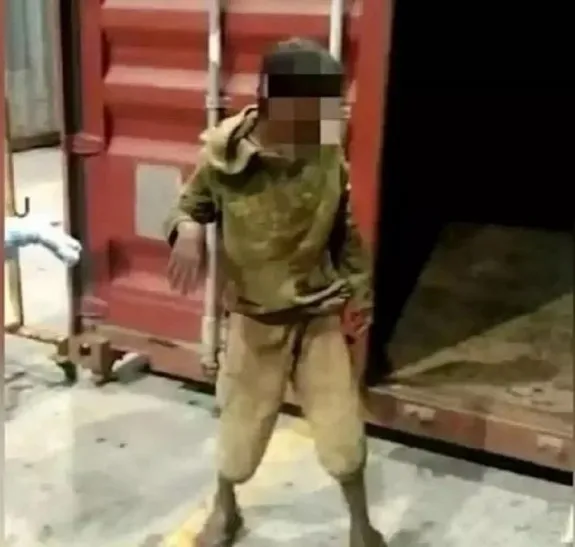 سفر خارجی ناخواسته کودک بنگلادشی حین قایم موشک بازی در بندر! فیلم