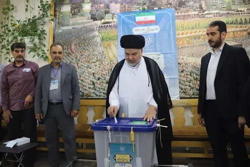 نماینده آیت&zwnj;الله سیستانی رأی خود را به صندوق انداخت