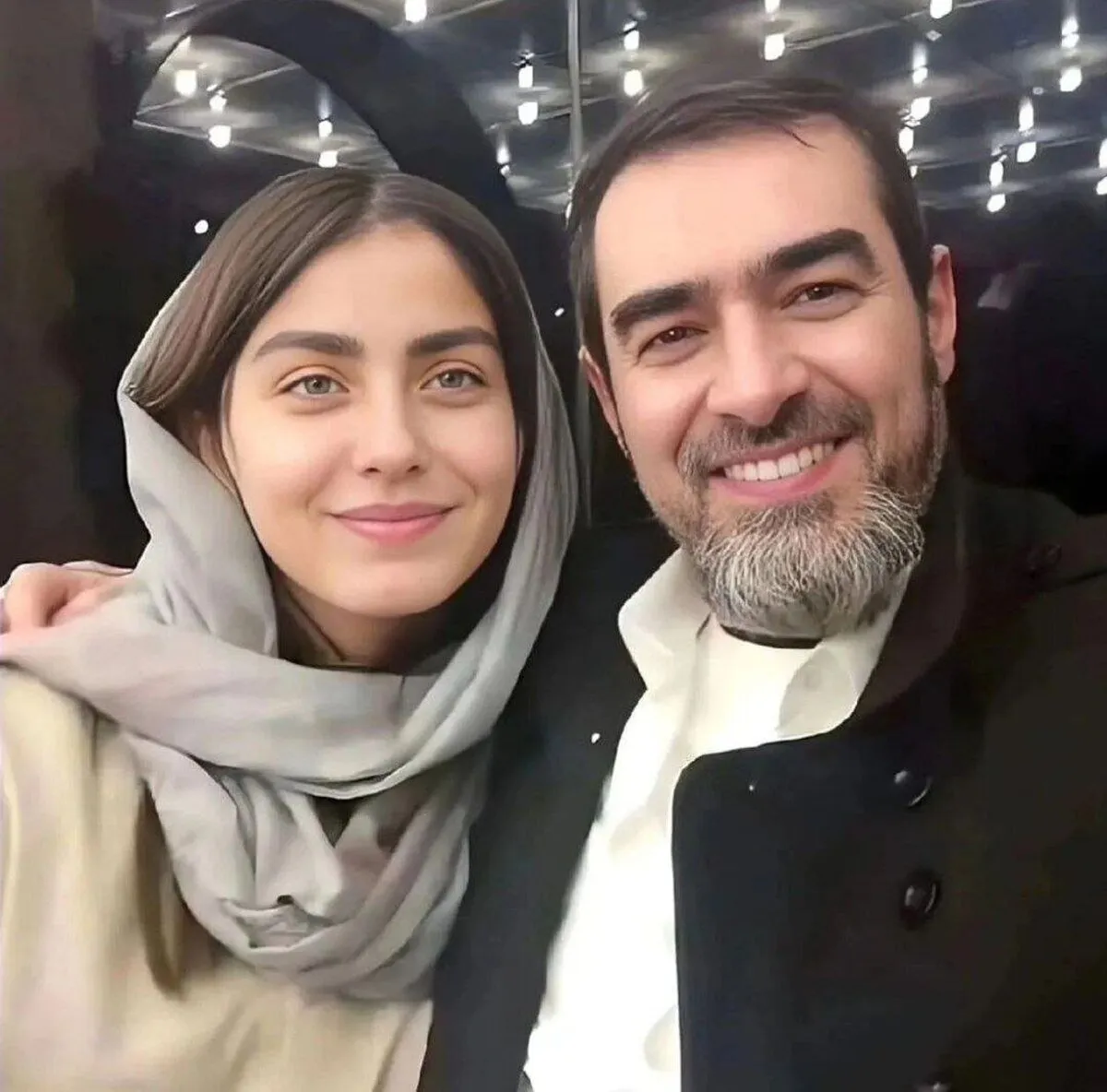 سوپراستار سینمای ایران و همسر جوانش در آمریکا