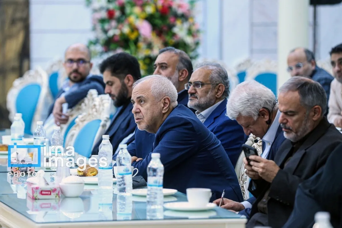 گردهمایی  رسانه، تعامل و توسعه  با حضور محمدجواد ظریف