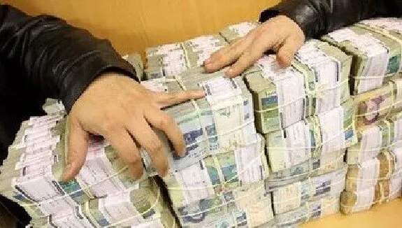 کارکنان این بانک ۱۱ بار وام قرض الحسنه دریافت کرده‌اند!