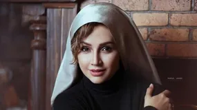 تیپ جنجالی شبنم قلی‌خانی با تم آبی + عکس
