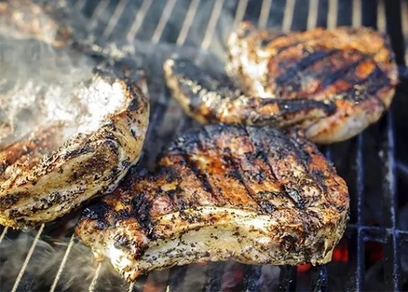 هشدار: با عوارض خوردن غذا‌های دودی آشنا شوید!