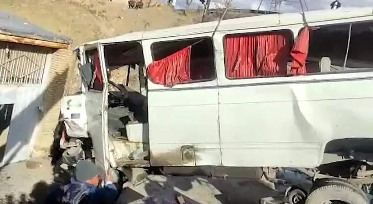 مینی‌بوس دانش‌آموزان در مهاباد دچار تصدف شد