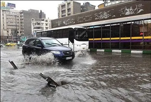 بارش شدید باران و آبگرفتگی معابر در اهواز+ فیلم