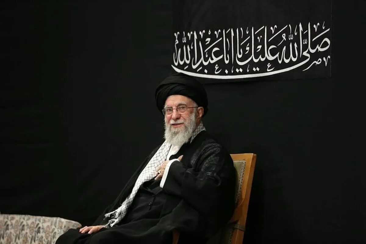 رهبر انقلاب در شب عاشورا به مداح حسینیه امام خمینی چه گفت؟