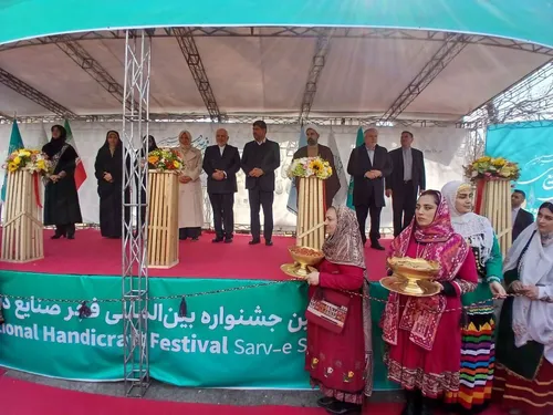 ظریف: صنایع دستی زیست&zwnj;بوم ما را پاس می&zwnj;دارد