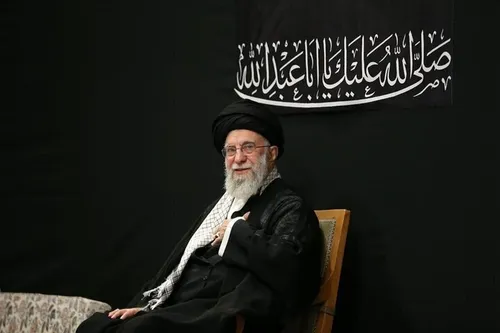 چرا رهبر انقلاب بدون عصا در حسینیه امام خمینی آمدند؟