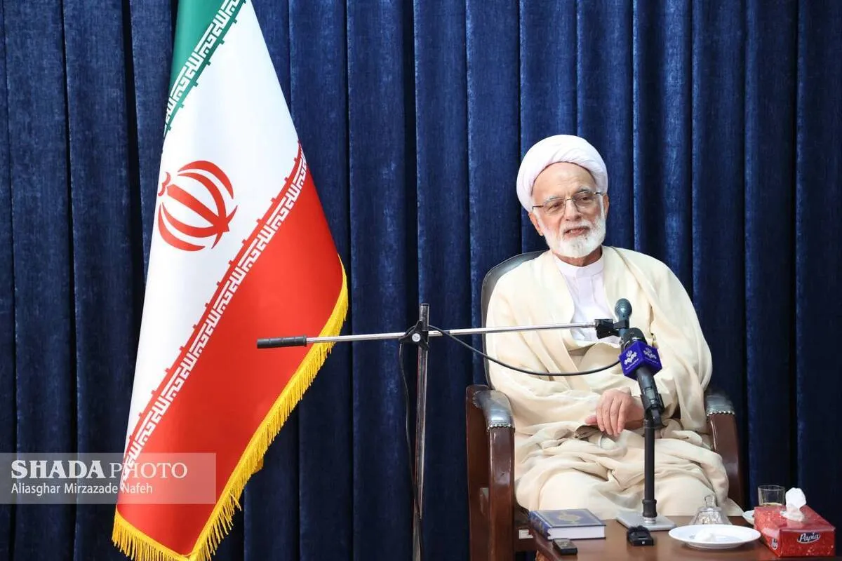 نماینده ولی فقیه در استان مرکزی در دیدار با وزیر اقتصاد: بالا بردن سهم ایران در اقتصاد جهانی با استفاده از ظرفیت عضویت در بریكس