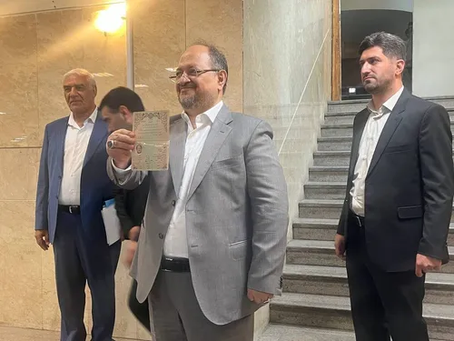 شریعتمداری به نفع هیچ کدام از نامزد&zwnj;ها کناره گیری نکرده است