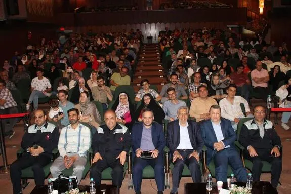 بازدید‌های خانواده‌ها از خط تولید، موجب حمایت از ذوب آهن است