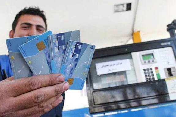 جمع آوری کارت سوخت آزاد در پمپ بنزین‌ها
