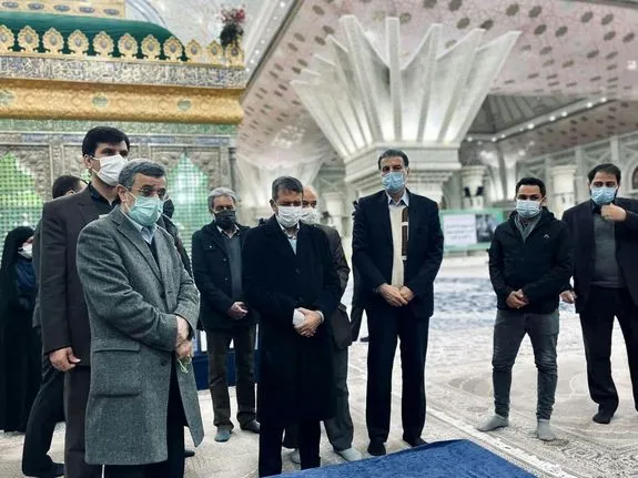 احمدی نژاد به حرم امام خمینی رفت/ حسن خمینی به استقبالش نرفت!