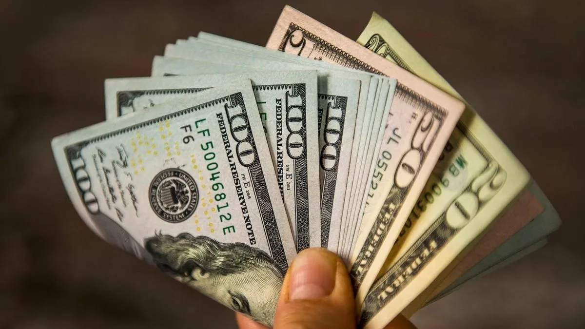 پیش‌بینی قیمت دلار ۳۰ مهر ۱۴۰۲؛ آرامش قبل از طوفان یا کف‌سازی اجباری؟