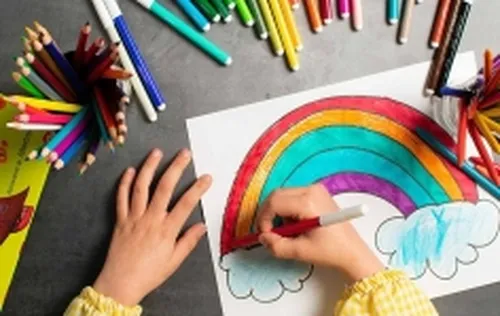 مراحل تکامل نقاشی در کودکان تا ۶ سالگی