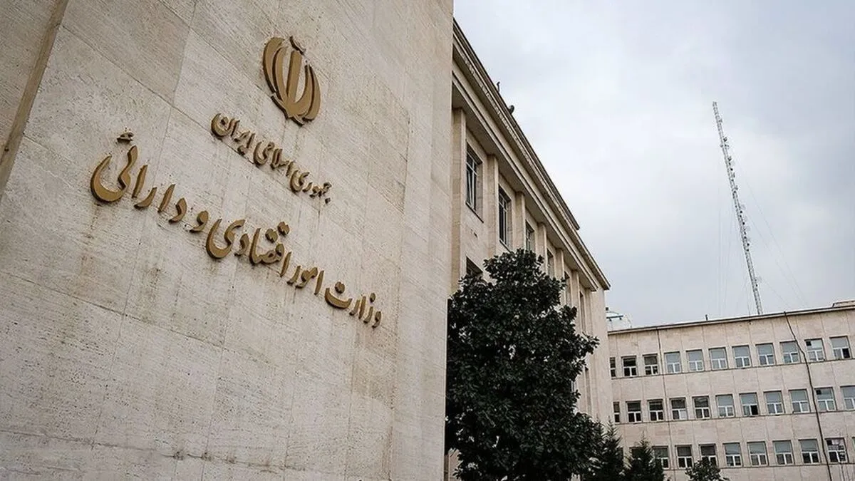 وزیر اقتصاد در راه بهارستان