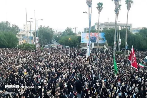 ازدحام جمعیت قبل از طلوع آفتاب مقابل مصلای تهران